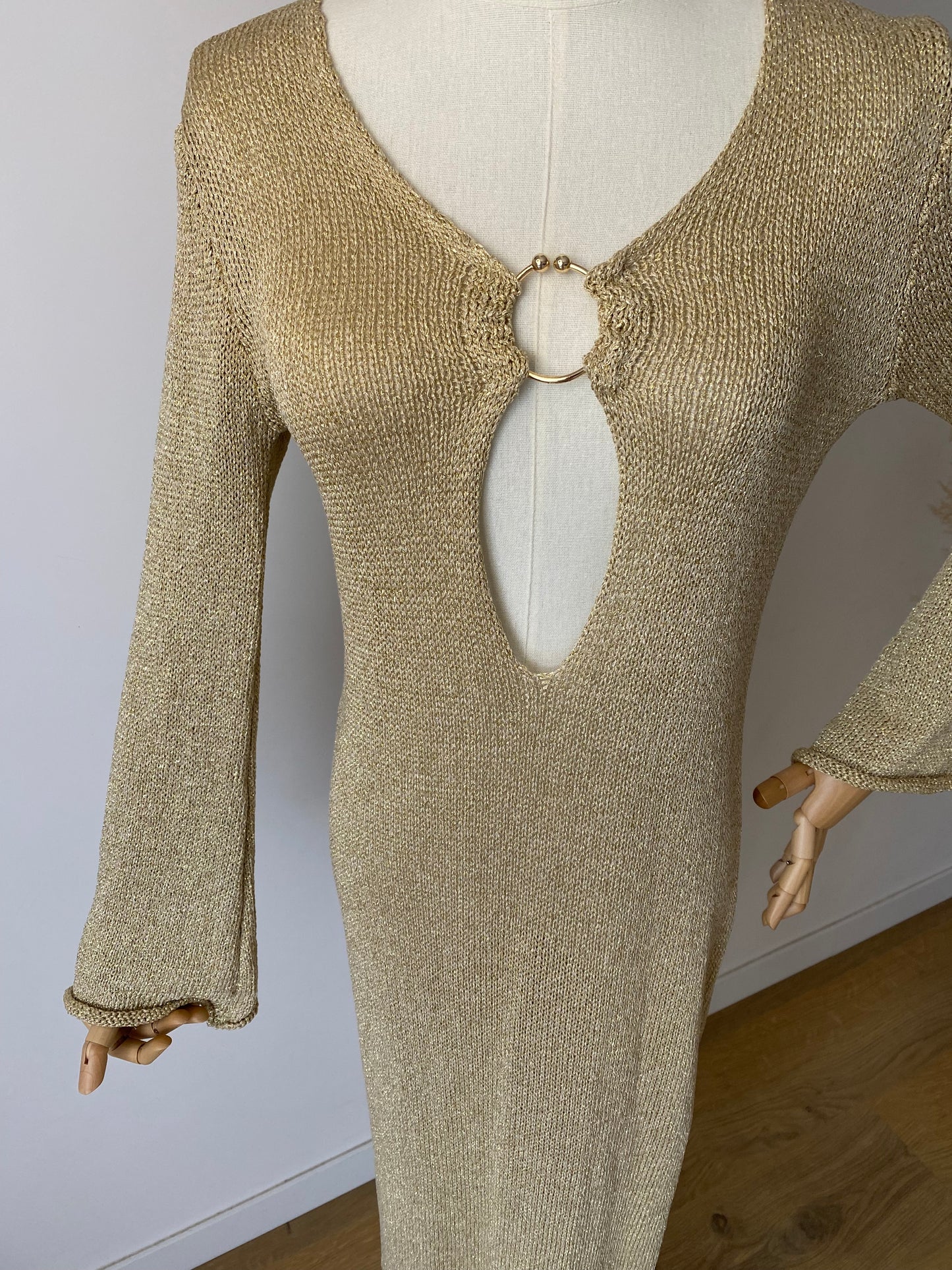 Robe en maille dorée